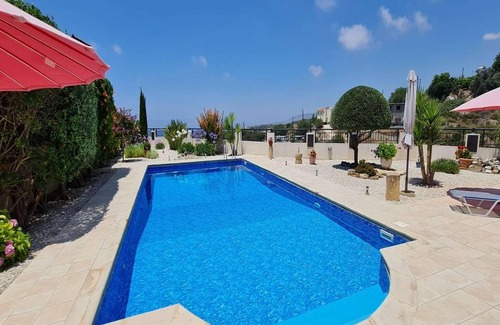 Tala Villa | Stunning villa, sea views, walking dist to square