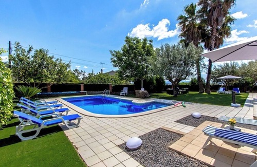 Can Vinyals Villa | Stunning Villa w/private pool 33 km to Barcelona!