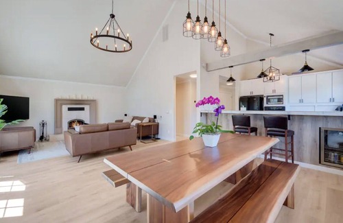 Geyserville House | Stunning Vineyard Views, Top Location, Clean, Safe