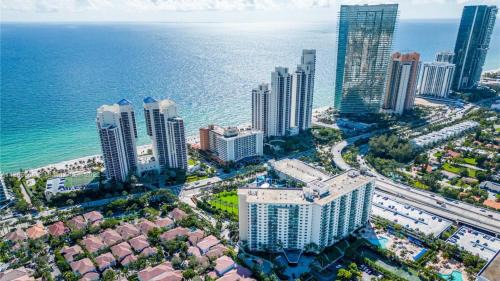 Sunny Isles Beach Apartment | Stunning Water Views 1BR Condo with Pool and Tennis Court
