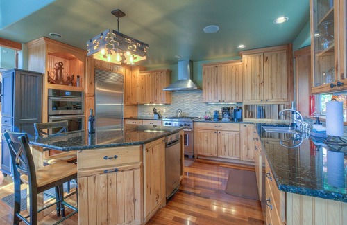Eastsound House | Stunning Water Views, Sunsets, Spa, Sauna, Billiard & Media Room, Close to Town