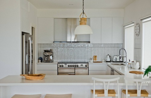 Newhaven House | Stunning water views with heated swim/spa near to public boat-ramp, beach, shops
