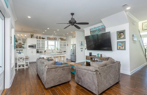 Villa Primera House | Stunning Waterfront Home w/Private Pool and beautiful NEW Tiki Bar!