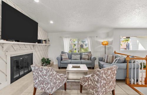 Indian Rocks Beach House | Stunning Waterfront Pool Home Walk to Beach & Restaurants Large Private Pool
