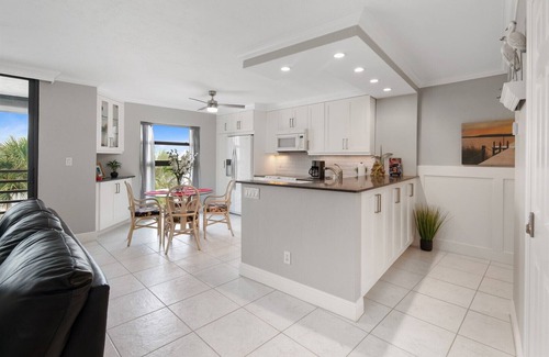Marco Island Condo | Stunning Waterfront Condo in Riverfront Resort.Tastefully Updated