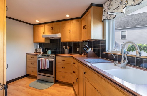 Somesville House | Stunning Waterfront, Acadia National Park as your Backyard.