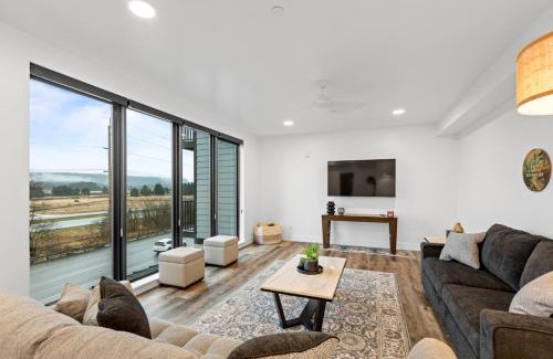 Juneau Apartment | Stunning Waterfront Condo Breathtaking Views 202