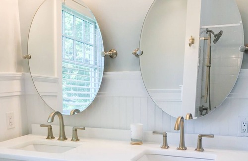 Chester Cottage | Stunning Waterfront Guest Cottage- Sunsets, Pool, Pier