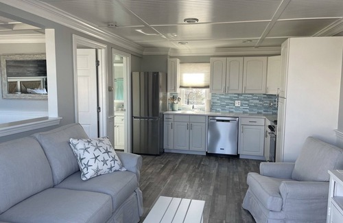 Humarock Cottage | Stunning Waterfront at Beautiful Humarock Beach Opening