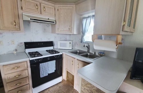 Sherkston House | Stunning waterview, walk to the beach specious cottage on Lake Erie