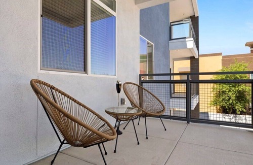Glendale Sports and Entertainment District Apartment | Stunning Westgate CozySuites by stadium with pool 8