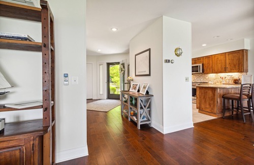 Harbor Springs Condo | Stunning Windward Condo Rental Offers Unforgettable Views & Vacation Retreat