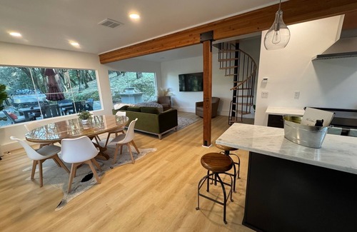 Shenandoah Valley Cottage | STUNNING Wine Country Cottage on Consumnes River & Pickleball Basketball Court!