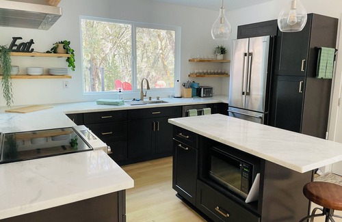Shenandoah Valley Cottage | STUNNING Wine Country Cottage on Consumnes River & Pickleball Basketball Court!