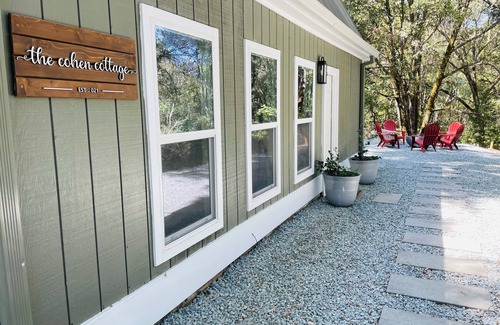 Shenandoah Valley Cottage | STUNNING Wine Country Cottage on Consumnes River & Pickleball Basketball Court!