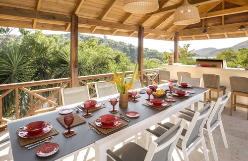 English Harbour Villa | Stunning Zandoli, sea views, 50ft pool, Pétanque, Pigeon Beach 20 secs, sleeps 8