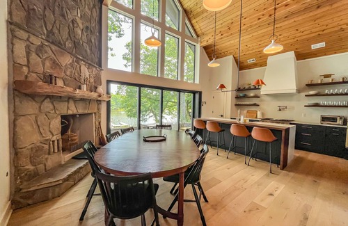 Oakland House | Stunningly Beautiful Lakefront at this Newly Renovated Home!