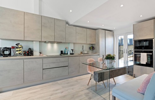 Fulham Broadway Apartment | Stunningly Decorated 3BD Flat in Fulham