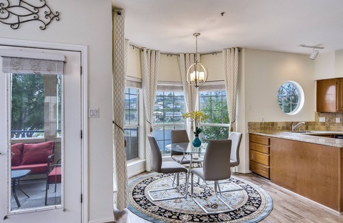 Highland Lake Estates Condo | Stunningly Regal Lake Travis Island Condo with lakeview!
