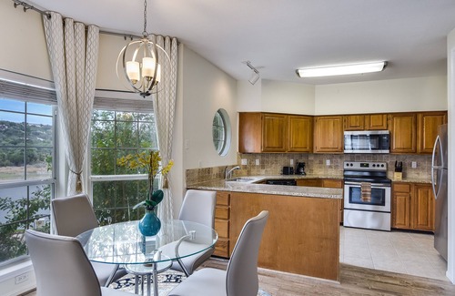 Highland Lake Estates Condo | Stunningly Regal Lake Travis Island Condo with lakeview!