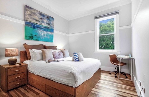 Rose Bay Apartment | Stunningly renovated Art Deco beachside 2BR apartment with views
