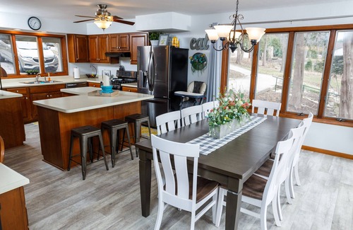 Sturgeon Bay Cabin | Sturgeon Bay Waterfront home- Second Story deck for sunsets!