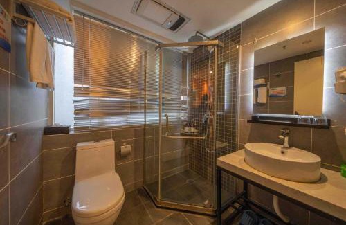 Yuzhong Hotel | Style INS High-Altitude River View Hotel (Chongqing Jiefangbei Pedestrian Street Branch)