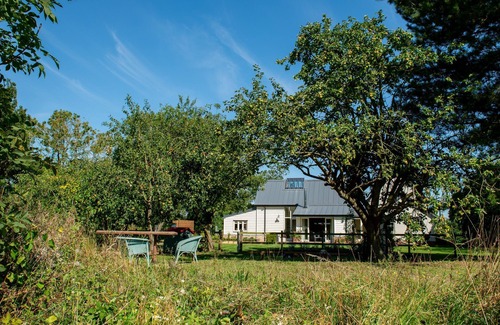 Stowmarket Cottage | Style, Luxury, and a big wildflower meadow: The Perfect Antidote to City Life - Skylarks