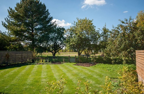 Stowmarket Cottage | Style, Luxury, and a big wildflower meadow: The Perfect Antidote to City Life - Skylarks