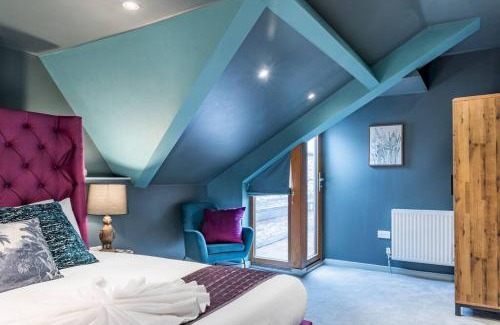 Bath Apartment | Style & opulence in Georgian chapel w Parking