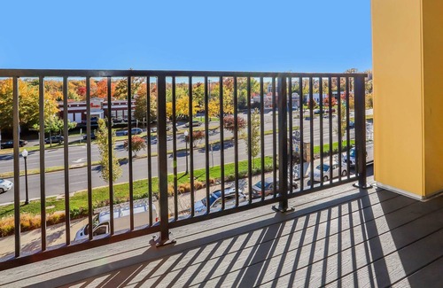 Fairfax Apartment | Stylish 1 Bd Central Fairfax GMU