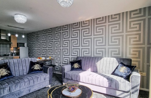 Clayton Apartment | Stylish 1-Bed Apartment with Parking