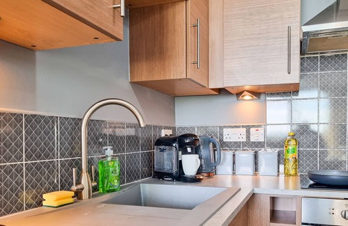 Clayton Apartment | Stylish 1-Bed Apartment with Parking