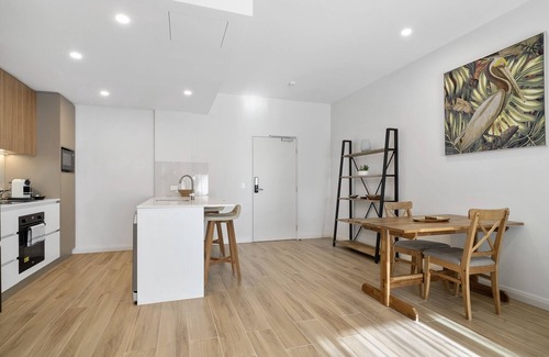 Burswood Apartment | Stylish 1-Bed Apartment with Rooftop Access