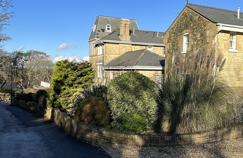 Shanklin Apartment | Stylish 1 Bed Apartment with Sea views