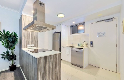 Darwin City Centre Apartment | Stylish 1-Bed Darwin City Stay with Balcony Views