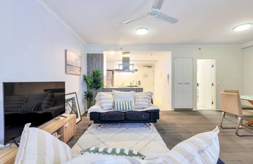 Darwin City Centre Apartment | Stylish 1-Bed Darwin City Stay with Balcony Views
