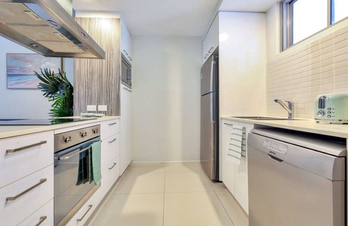 Darwin City Centre Apartment | Stylish 1-Bed Darwin City Stay with Balcony Views