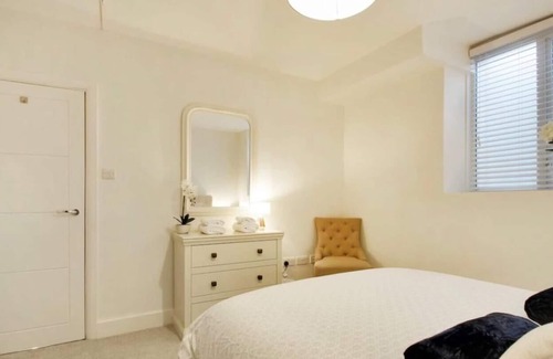 Royal Tunbridge Wells Apartment | Stylish 1-Bed Apartment - heart of Tunbridge Wells