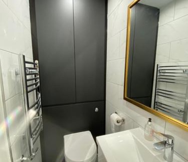 Riverside Apartment | Stylish 1-bed studio