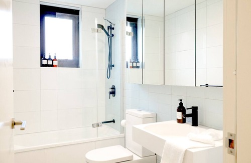 East Melbourne Apartment | Stylish 1 Bedroom Apartment Near MCG