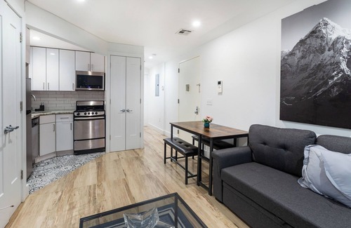 Upper Manhattan Apartment | Stylish 1 Bedroom 25 min to Time Square Perfect For couples + Families