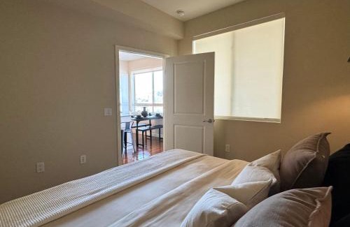 Mid-Wilshire Apartment | Stylish 1 Bedroom Apartment in LA with Free Parking - 10 Minutes away from Ceders Sinai