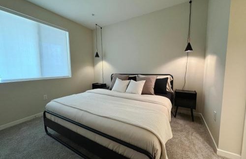 Mid-Wilshire Apartment | Stylish 1 Bedroom Apartment in LA with Free Parking - 10 Minutes away from Ceders Sinai