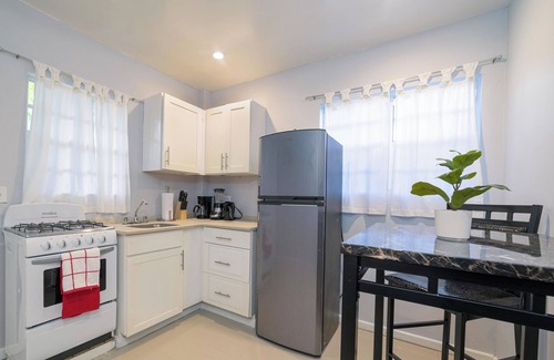 Buckleys Village Apartment | Stylish 1-bedroom apartment in delightful Buckleys with WiFi, AC