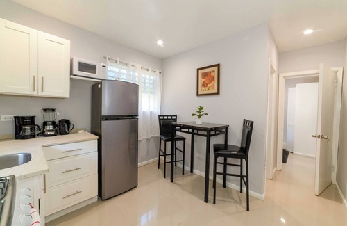 Buckleys Village Apartment | Stylish 1-bedroom apartment in delightful Buckleys with WiFi, AC
