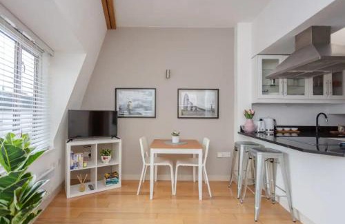 Northcote Apartment | Stylish 1 Bedroom Apartment Near Northcote Road