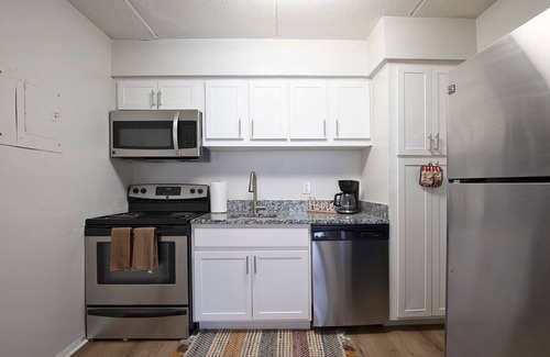 South Orange Apartment | Stylish 1 Bedroom with Free Parking!