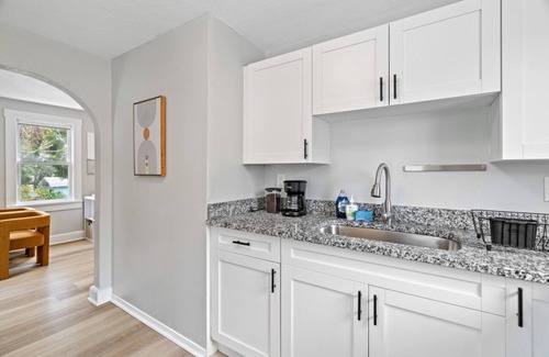United Central Apartment | Stylish 1bd Apartment Near Central Ave (2nd Floor)