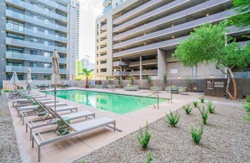 Evans Churchill Apartment | Stylish 1BD - Central Downtown - Gym, Pool, Parking